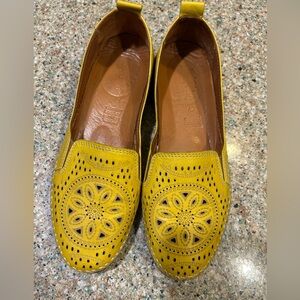 Spring Step leather perforated flats. Size 40 medium. Worn twice Mustard yellow